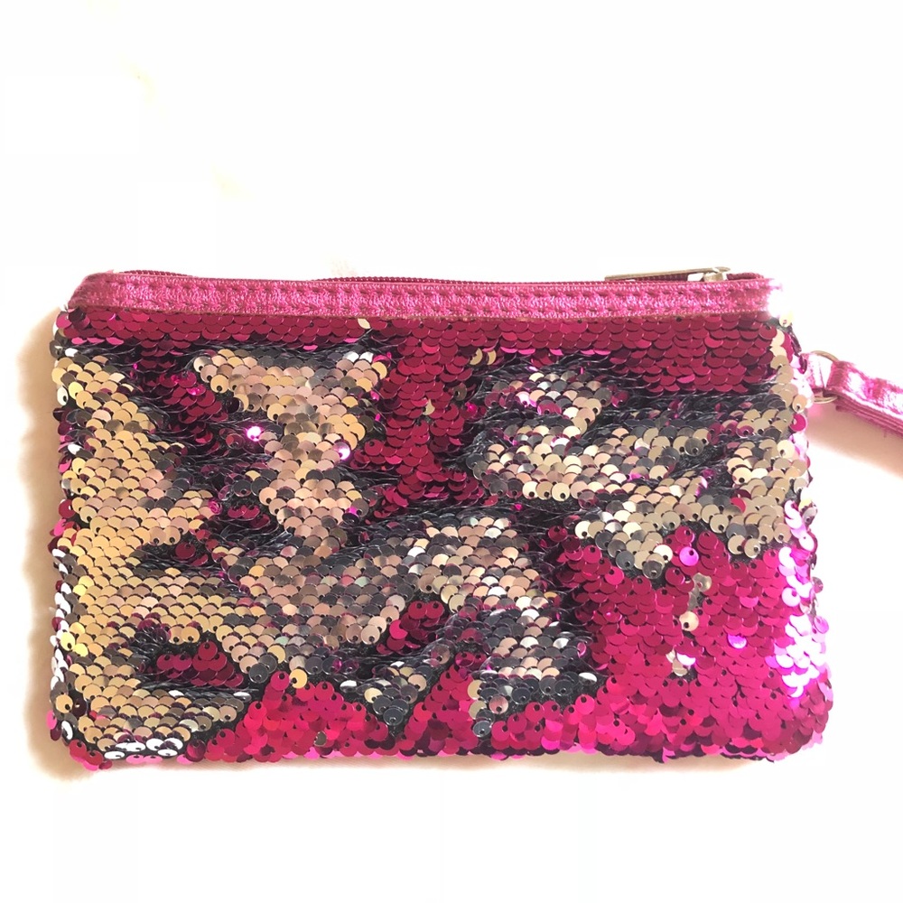 NWOT Reversible Sequin Wristlet